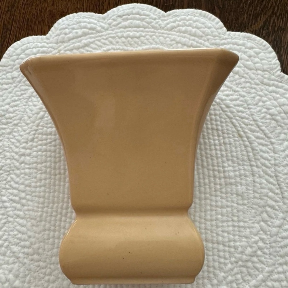 Vintage 1930’s Abingdon elegant Tan Ceramic Vase